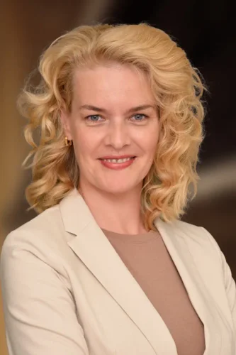 Dr. Horváth Júlia családjogi ügyvéd portré